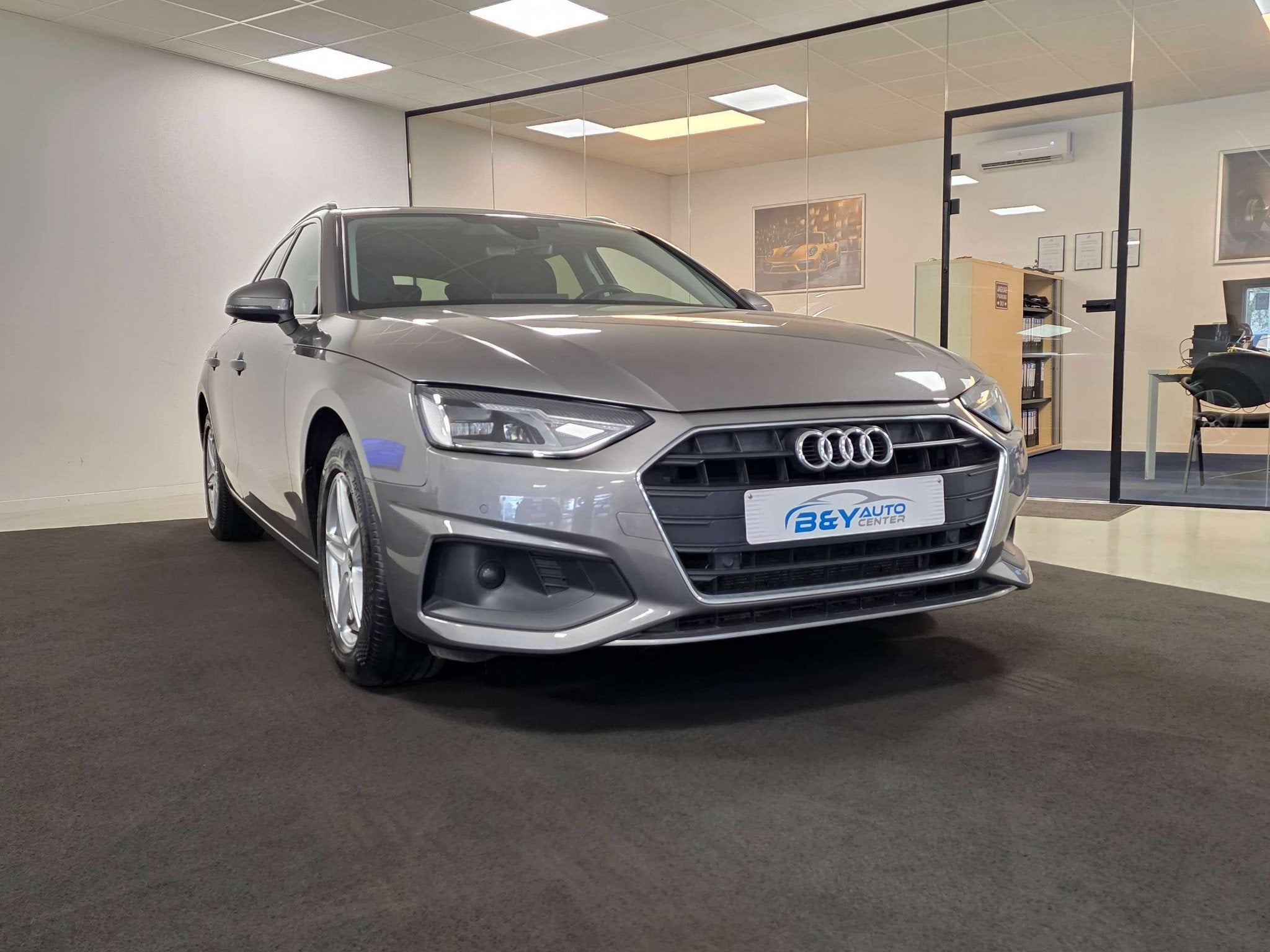 Audi A4 Avant 30 TDi S tronic * Hybride * BTW AFTREKBAAR, Auto's, Stof, Euro 6, 4 cilinders, 136 pk