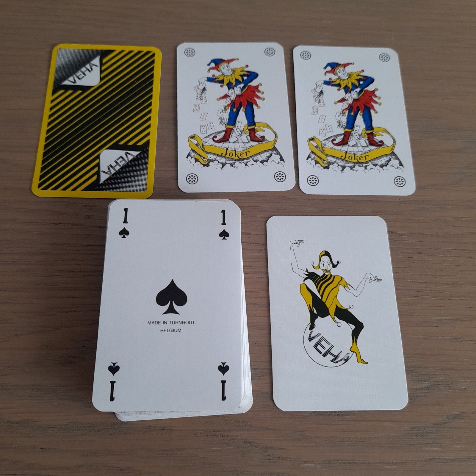 2 spellen speelkaarten + etui  - VEHA., Verzamelen, Ophalen of Verzenden, Zo goed als nieuw, Speelkaart(en)