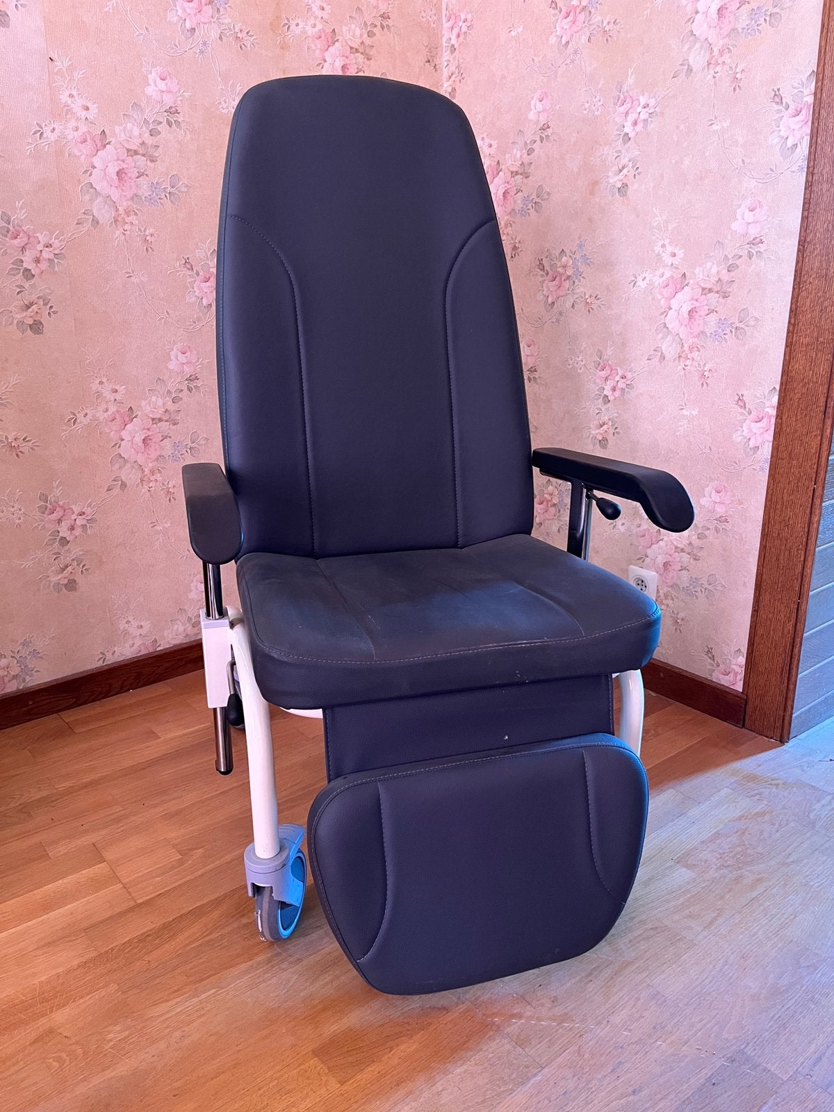 Fauteuil. d'hôpital inclinable à 4 roues, Diversen, Trapliften, Ophalen, Gebruikt