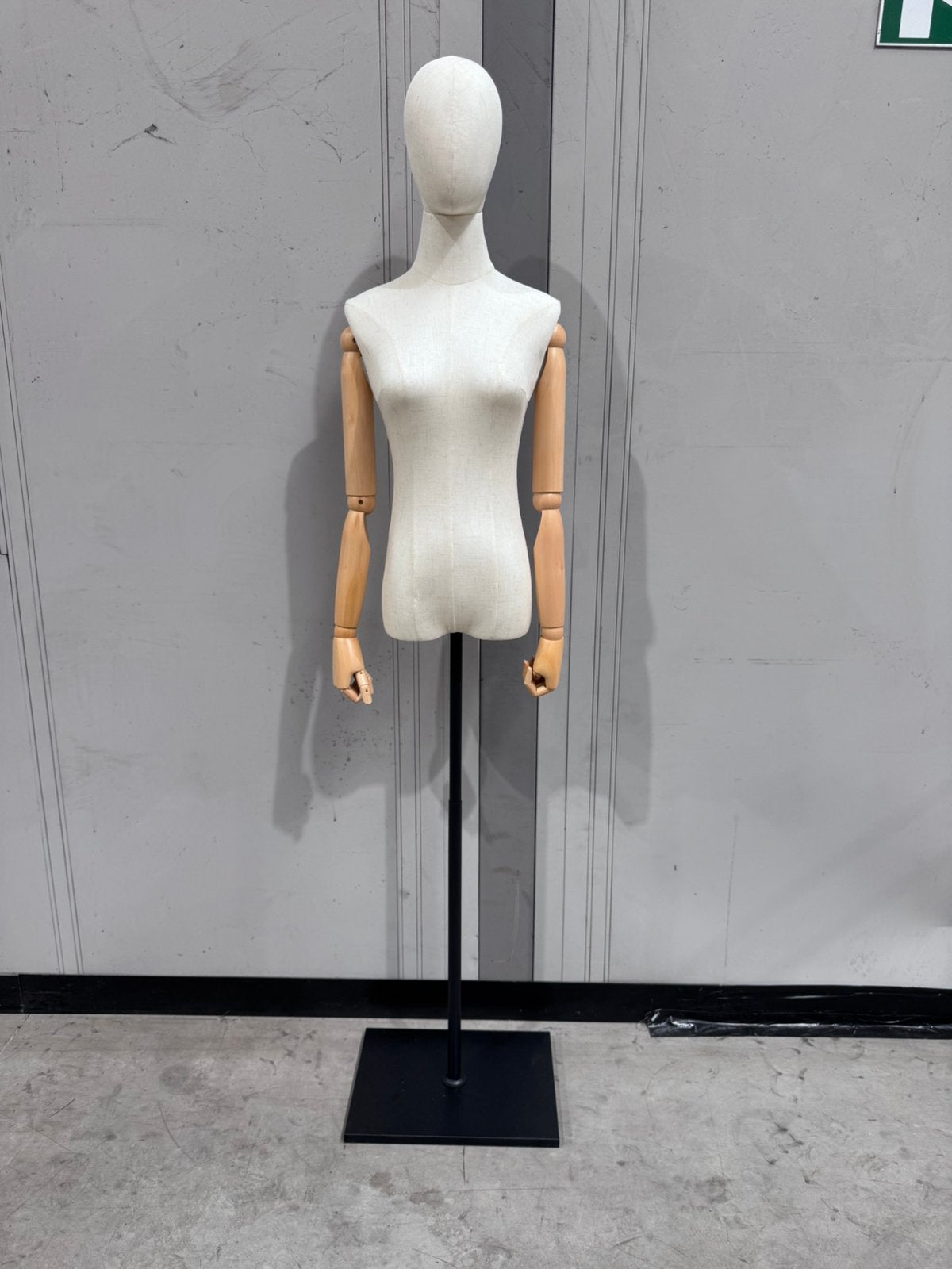 Nouveau mannequin/mannequin avec bras en bois + support, Enlèvement ou Envoi