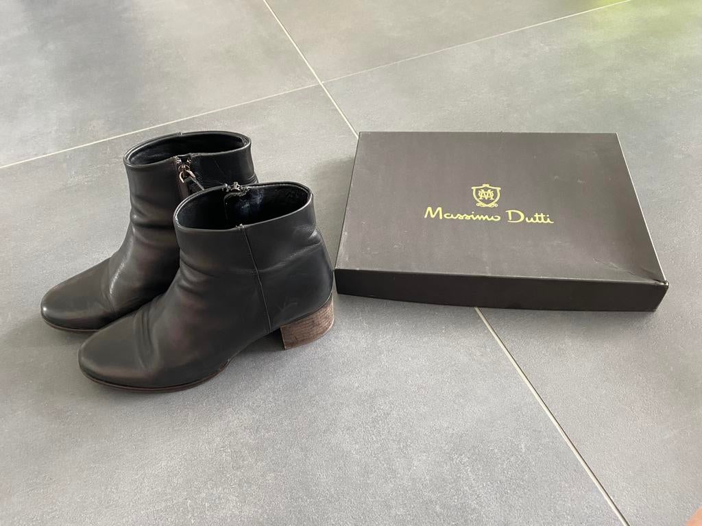 Bottes en cuir noires de la grande marque Massimo Dutti, Enlèvement, Noir