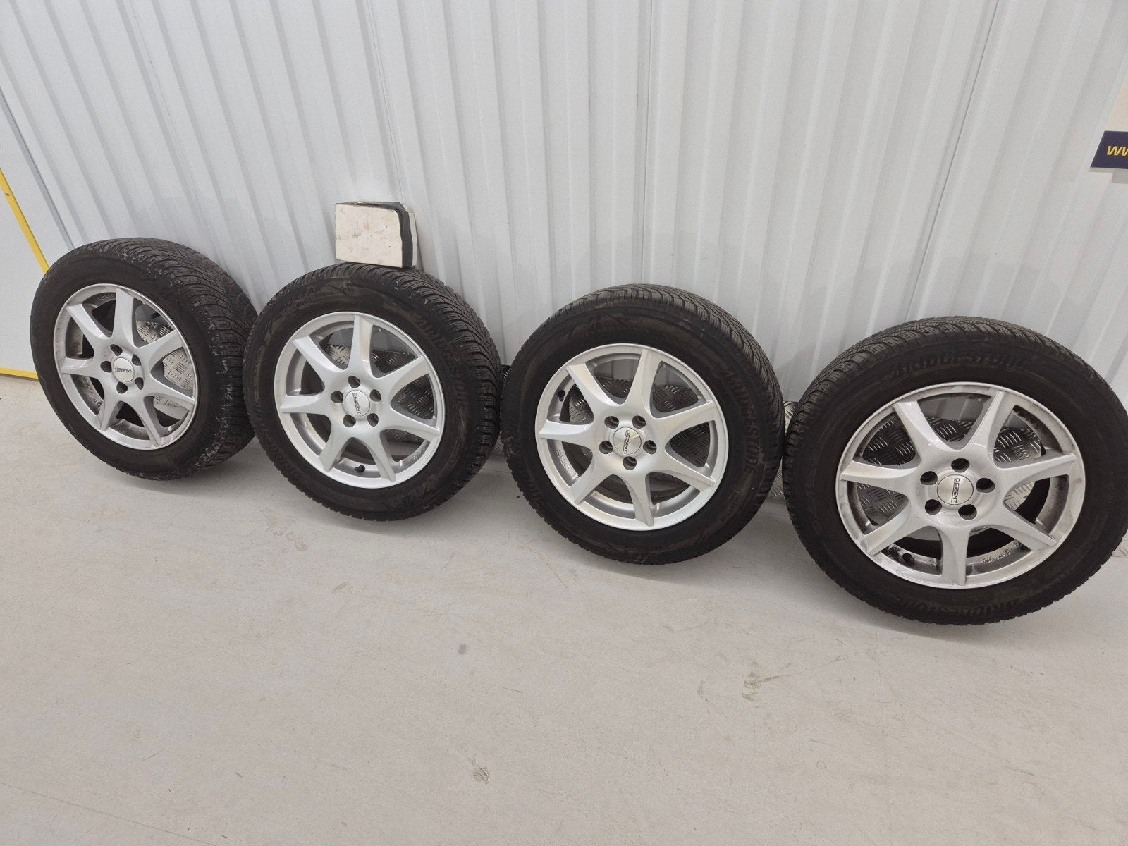 Nette 15" Dezent velgen + Bridgestone winterbanden (5x100) –, Ophalen, 15 inch, Velg(en), Winterbanden