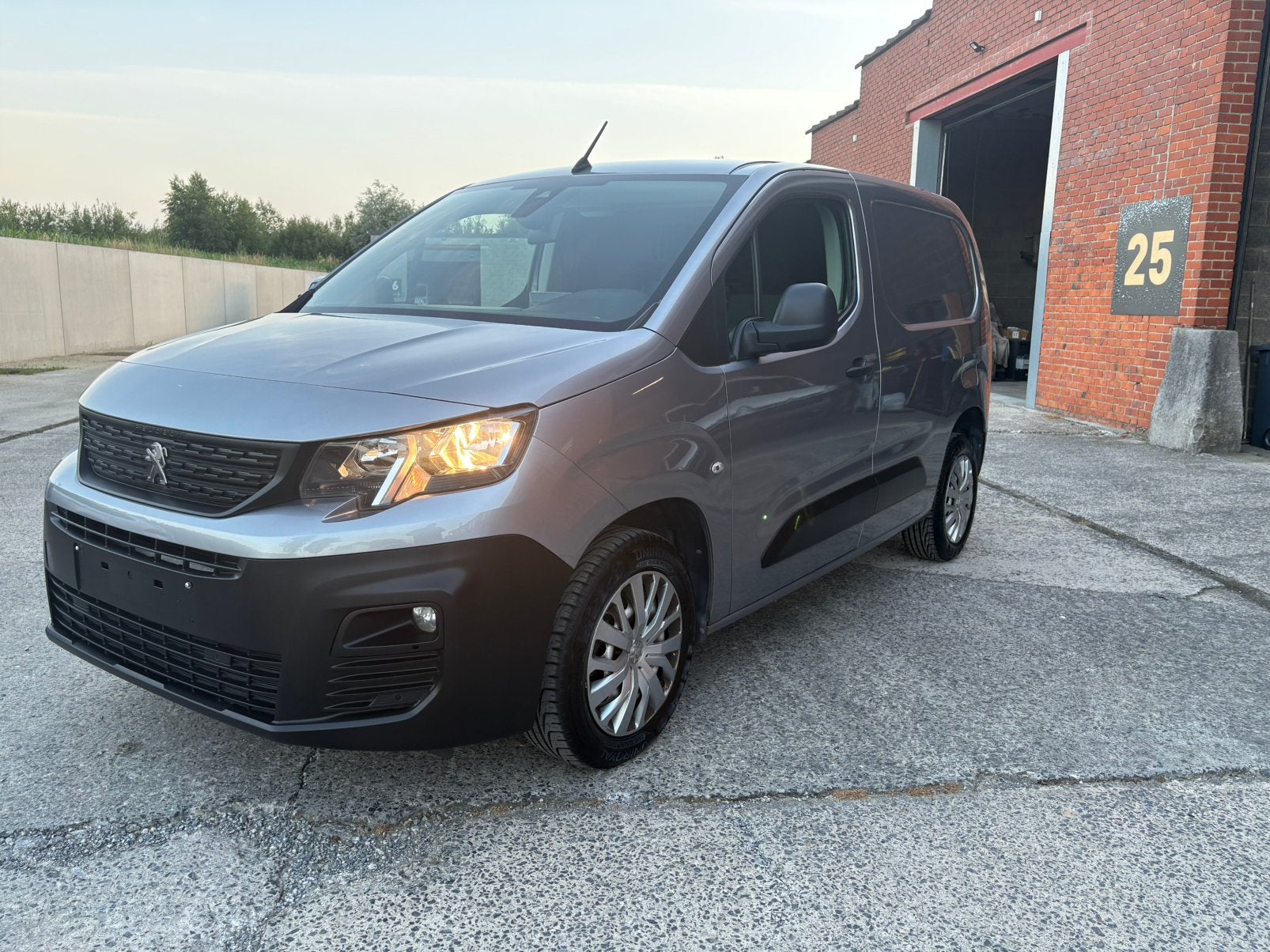 Peugeot Partner 1.6hdi Garantie!!!, Auto's, Bestelwagens en Lichte vracht, Stof, 4 cilinders, Navigatiesysteem, Bedrijf
