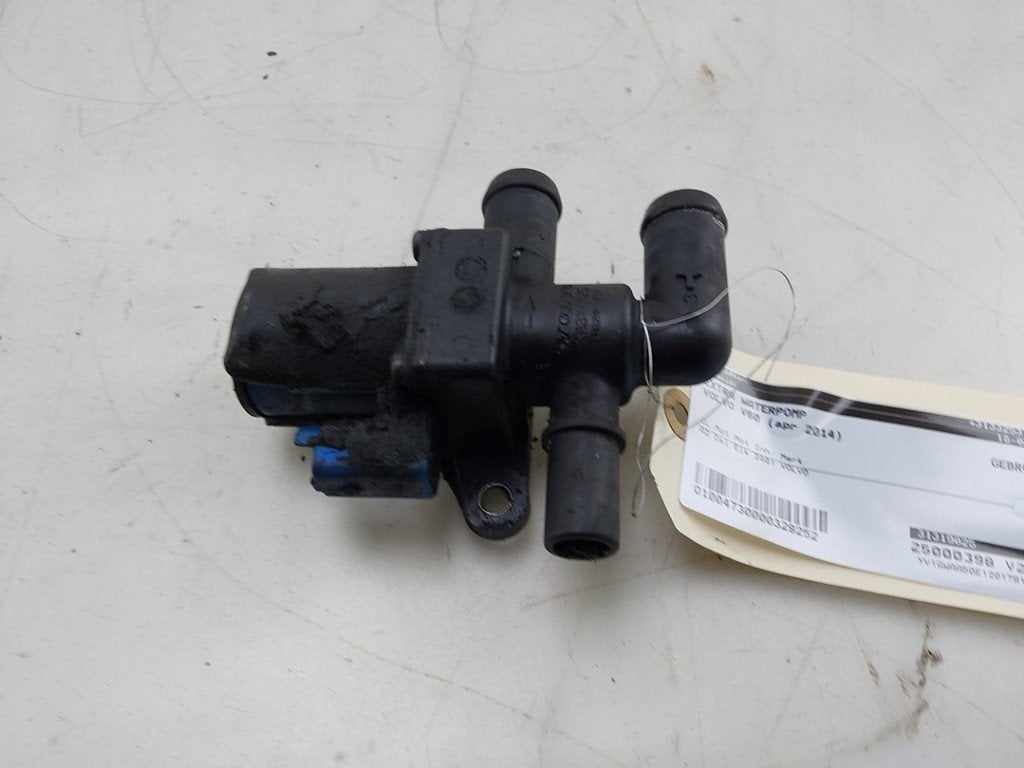 EXTRA WATERPOMP Volvo V60 I (FW / GW) (|31319025|), Gebruikt, Info@volvocars.com, Volvo, Volvo Car Germany GmbH