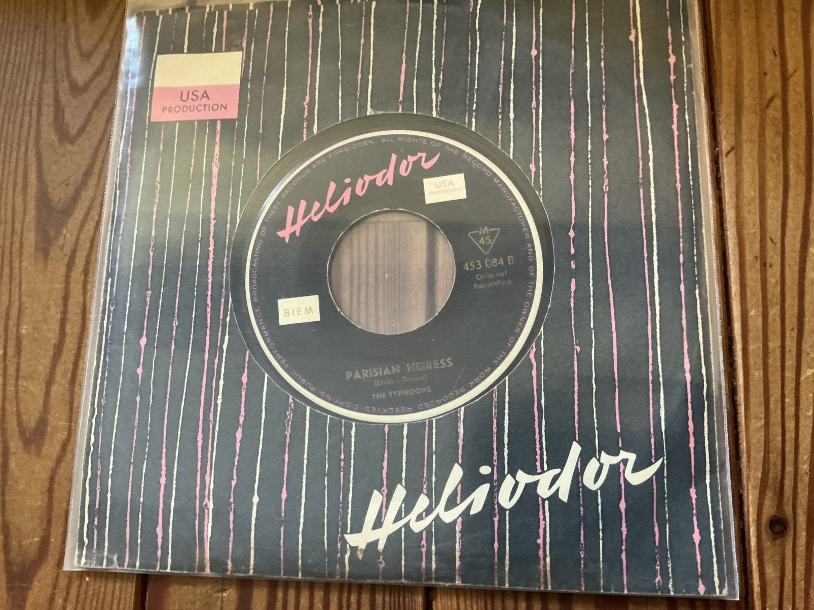 7” The Typhoons - walk don’t run, Ophalen of Verzenden, Gebruikt
