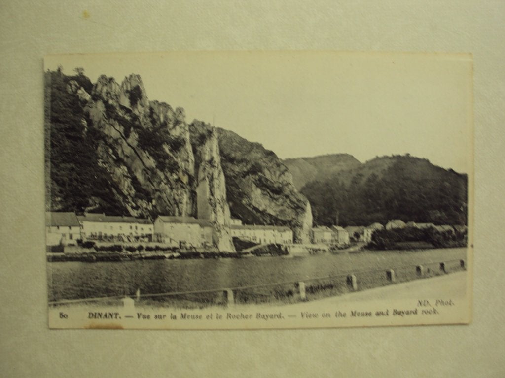 55683 - DINANT - VUE SUR LA MEUSE ET ROCHER BAYARD -2 FOTO'S, Verzenden