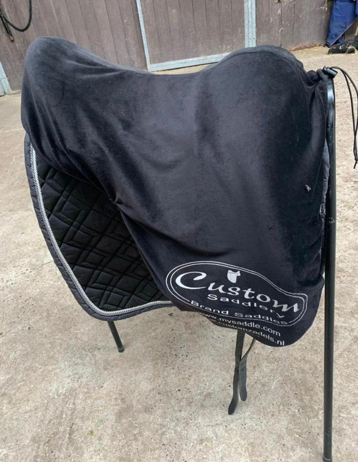 Custom Saddlery, Ophalen, Zo goed als nieuw
