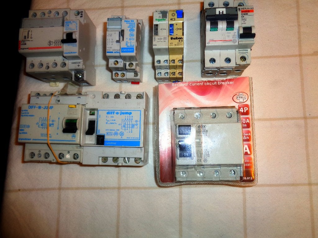 EEN LOT ELEKTRICITEITS BENODIG HEDEN, Doe-het-zelf en Bouw, Elektriciteit en Kabels, Ophalen, Nieuw, Overige typen