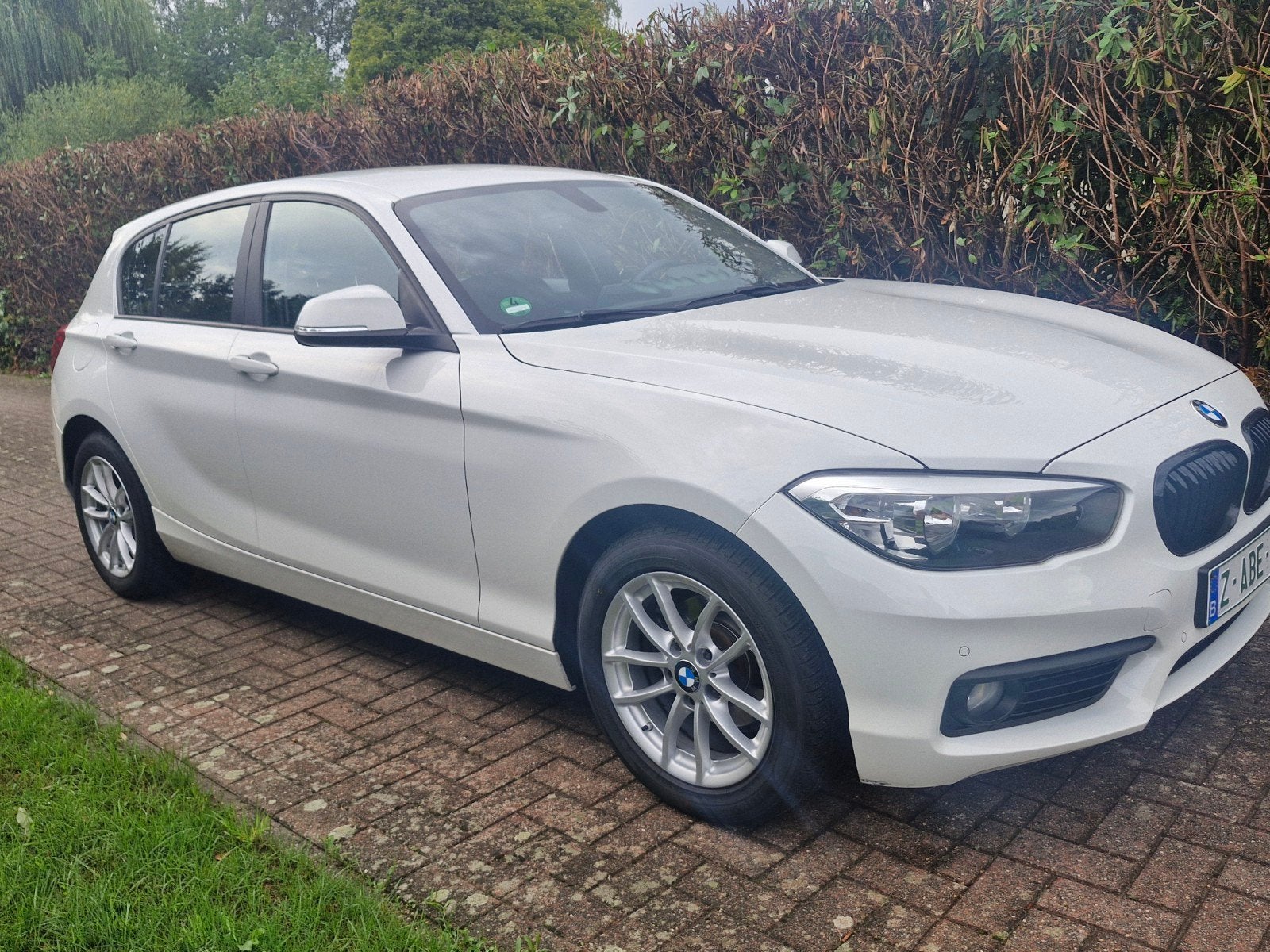 bmw 118i automaat 95dkm 2018 euro6 gekeurd en garantie, Auto's, BMW, Wit, Parkeersensor, 1499 cc, 100 kW