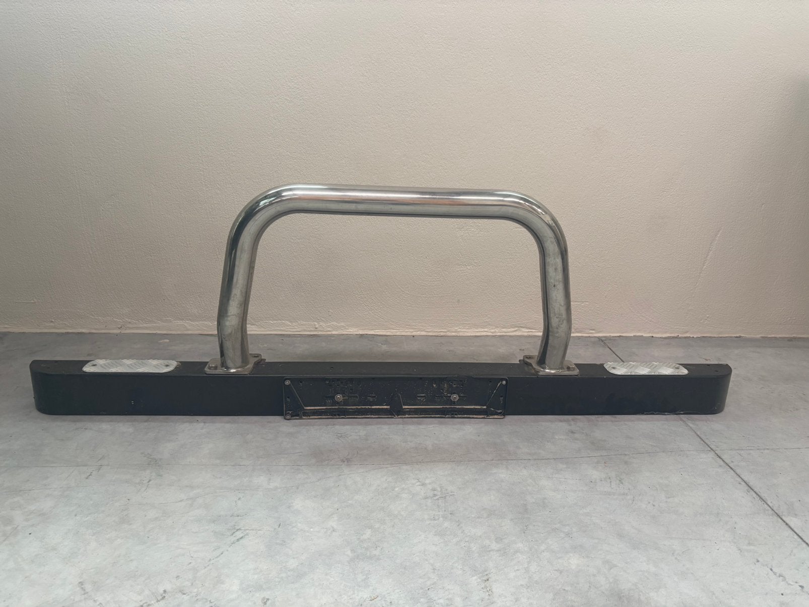 Land Rover Defender bumper met chroom A-bar te koop!, Ophalen, Gebruikt