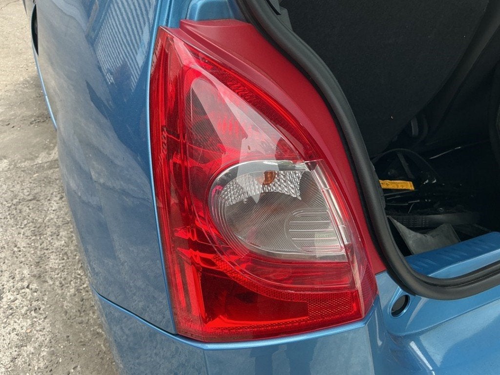 ACHTERLICHT LINKS Renault Twingo II (CN) (01-2007/09-2014), Gebruikt, Renault, Peter-Huppertz-Straße 5
51063  Köln, DE, Dialog.deutschland@renault.de
