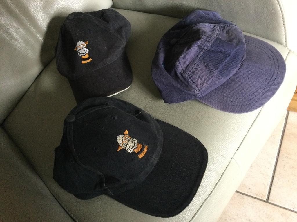 LOT DE 3 CASQUETTES"KARIBAN-ORLANDO"T 58, Enlèvement ou Envoi, KARIBAN, Casquette, Porté
