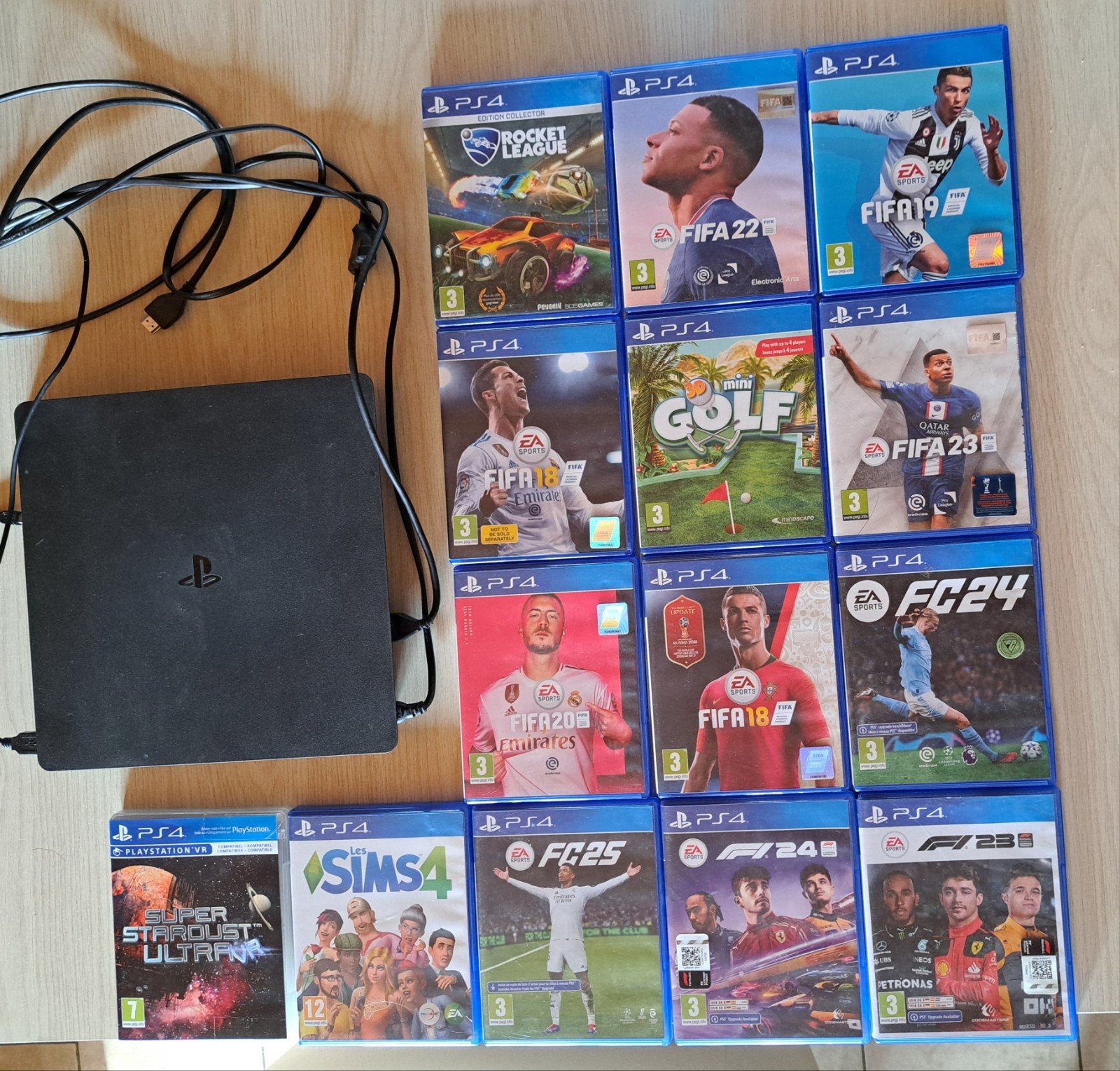 PS4 + 14 jeux( parfait état). Sans manette., Enlèvement