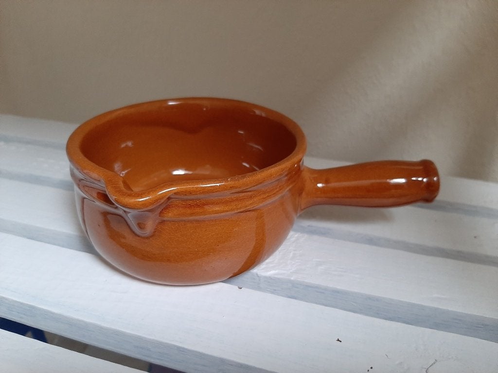 schaal in aardewerk met handvat,diameter 11,5 cm, Antiquités & Art, Antiquités | Plateaux, Enlèvement