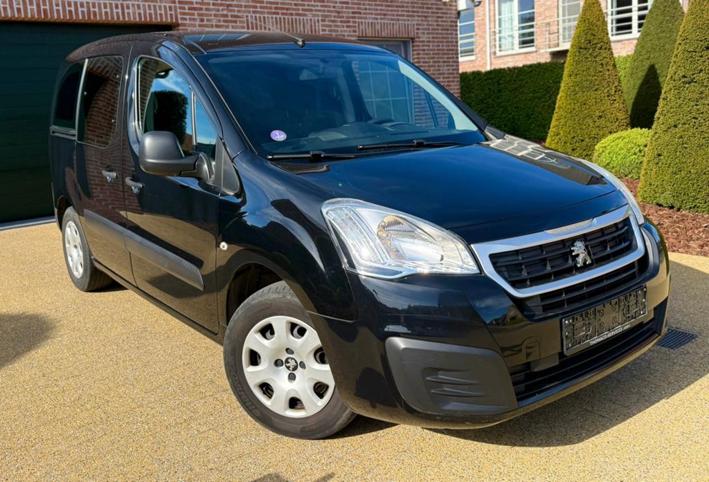 Peugeot Partner TePee 1.2 benzine/ Blanco Gekeurd, Auto's, 1199 cc, Zwart, 5 deurs, Particulier