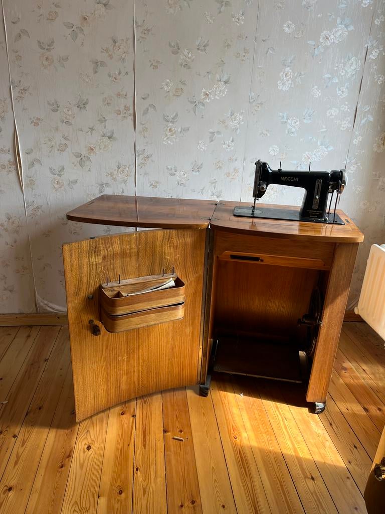 Naaimachine Necchi meubel vintage, Enlèvement
