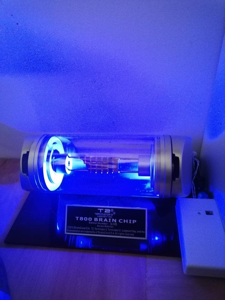 Terminator 2: T-800 Brain Chip Light-Up Replica, Collections, Enlèvement ou Envoi, Utilisé, Film, Statue, Réplique ou Modèle