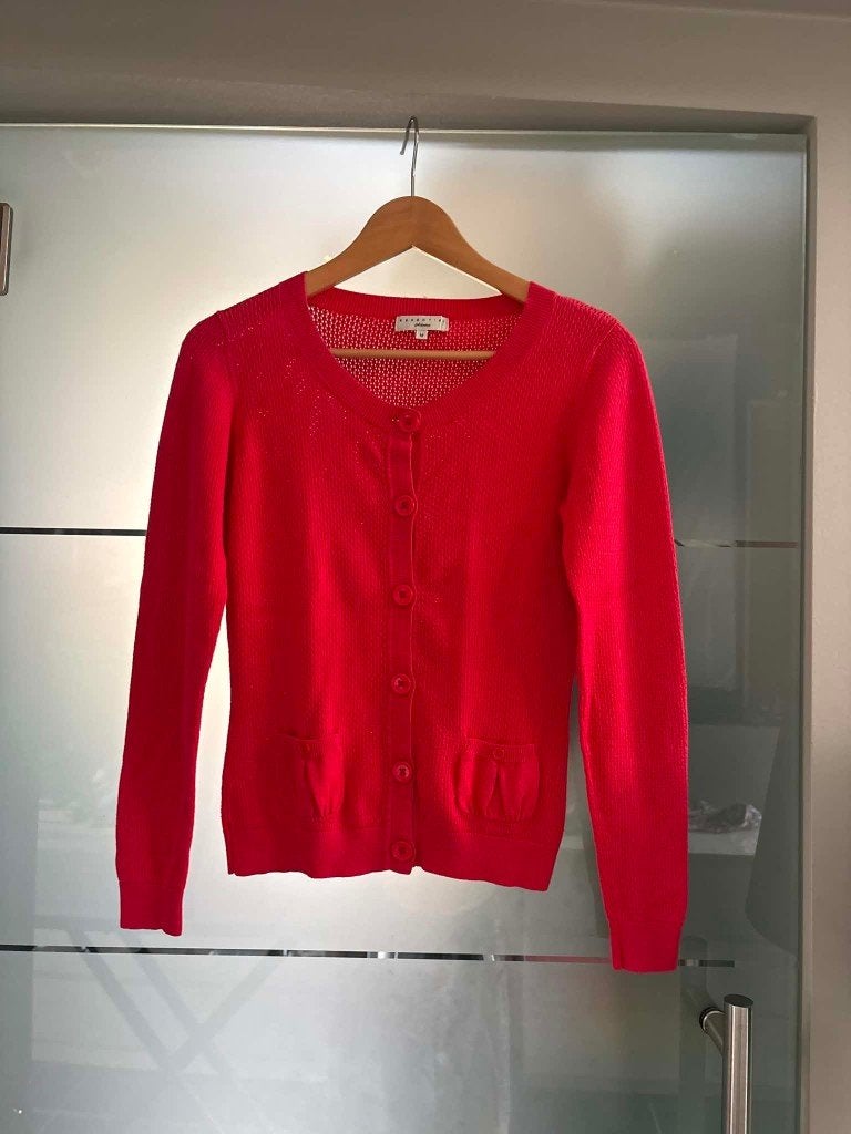 Magnifique cardigan rouge vif Essentiel Antwerp — Taille M, Vêtements | Femmes, Pulls & Gilets, Rouge, Taille 38/40 (M), Enlèvement ou Envoi