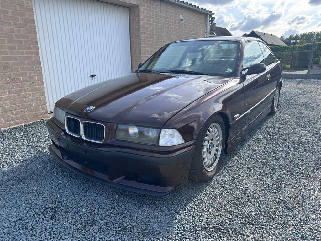 BMW 318IS Oldtimer Handgeschakeld, Auto's, BMW, Euro 5, Zwart, 4 cilinders, Leder