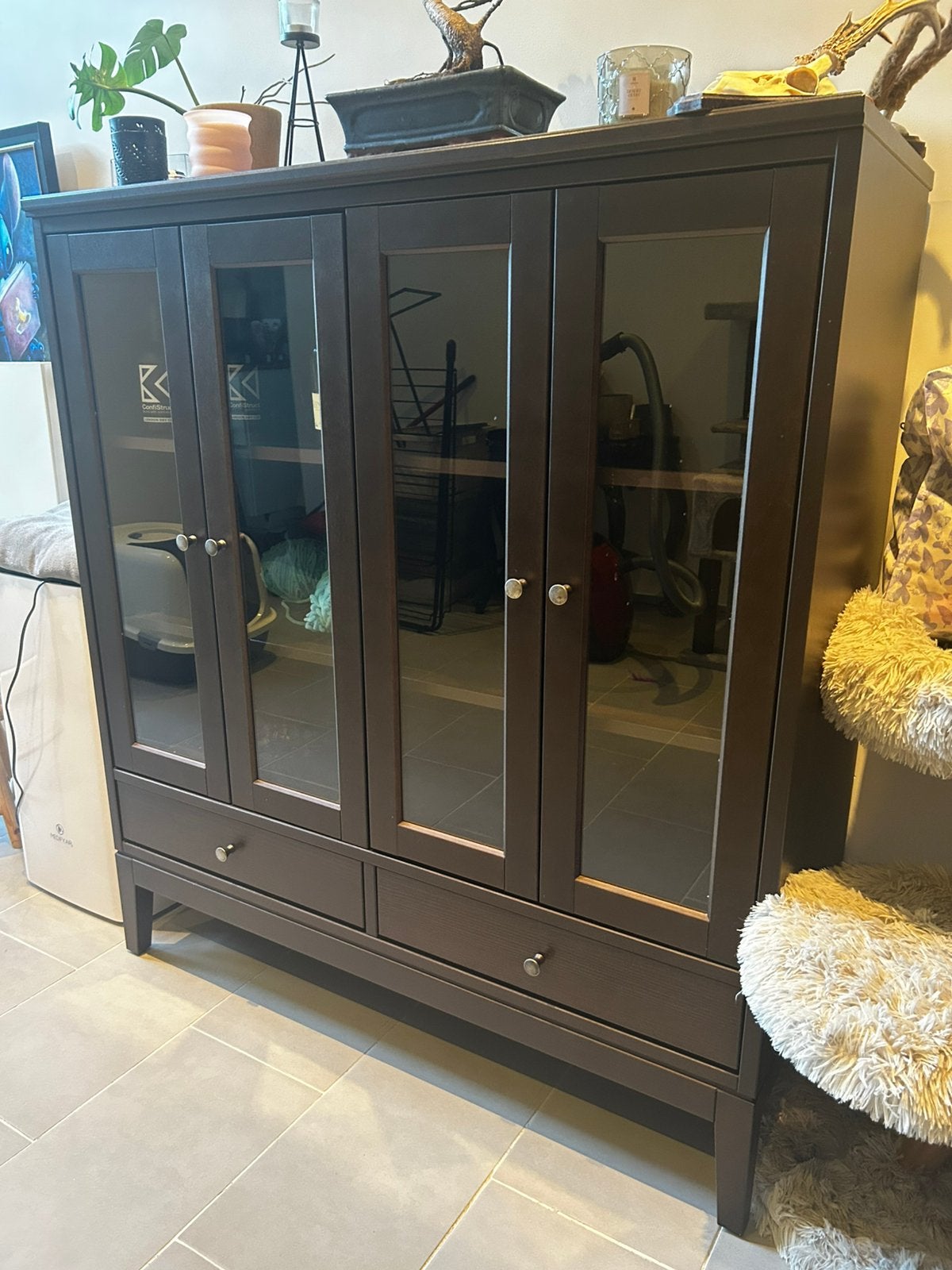 IKEA IDANÄS vitrinekast - perfecte staat, Maison & Meubles, Armoires | Vitrines, Avec tablette(s), Comme neuf, 100 à 150 cm, Enlèvement