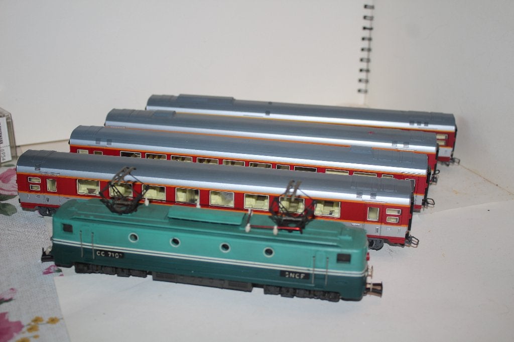 jouef ho loco sncf  CC 7107 ref 8542+ 4 voitures sncf, Hobby & Loisirs créatifs, Trains miniatures | HO, Jouef, Locomotive, Envoi
