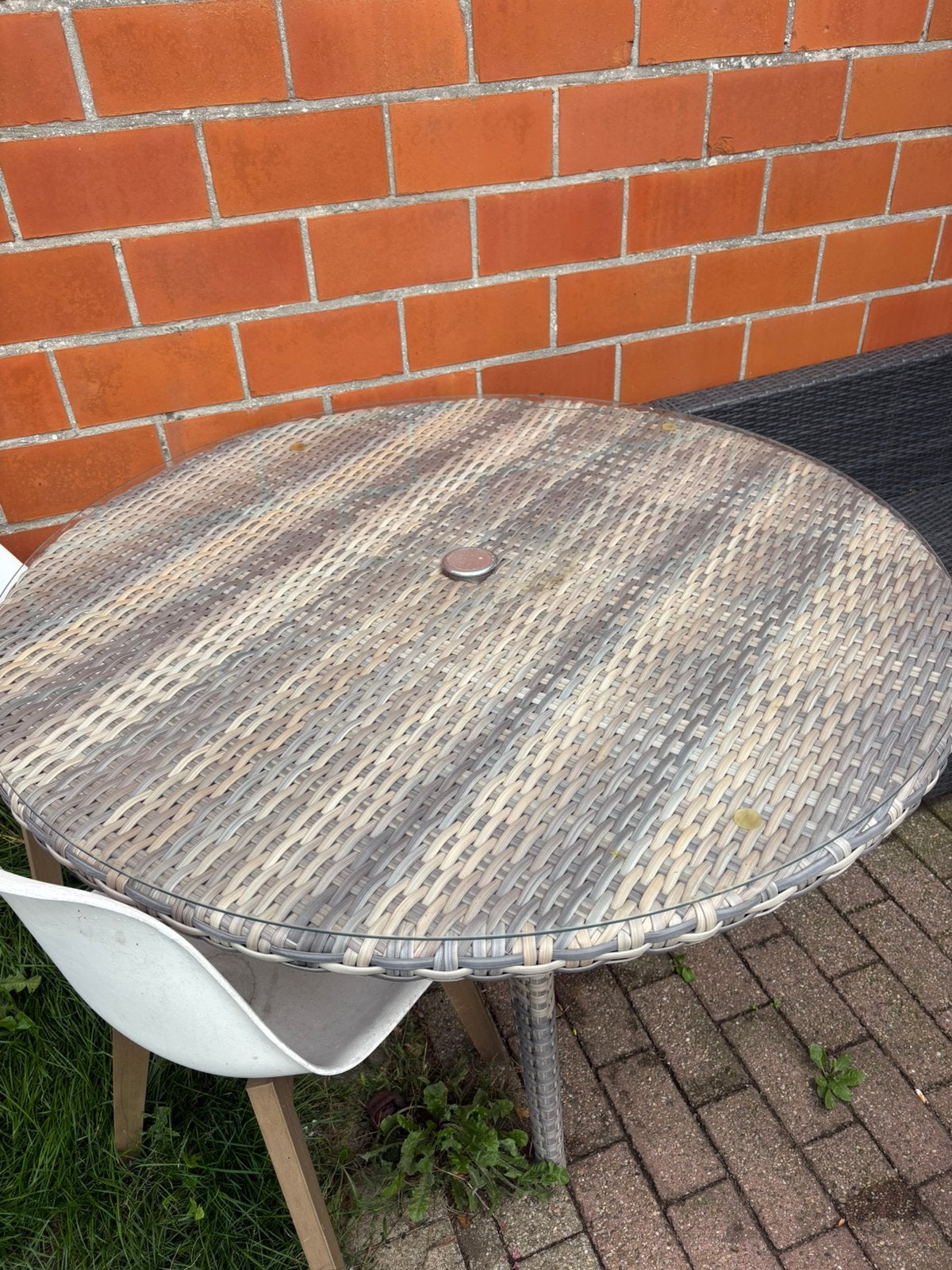 Buiten tafel, Ophalen, Zo goed als nieuw