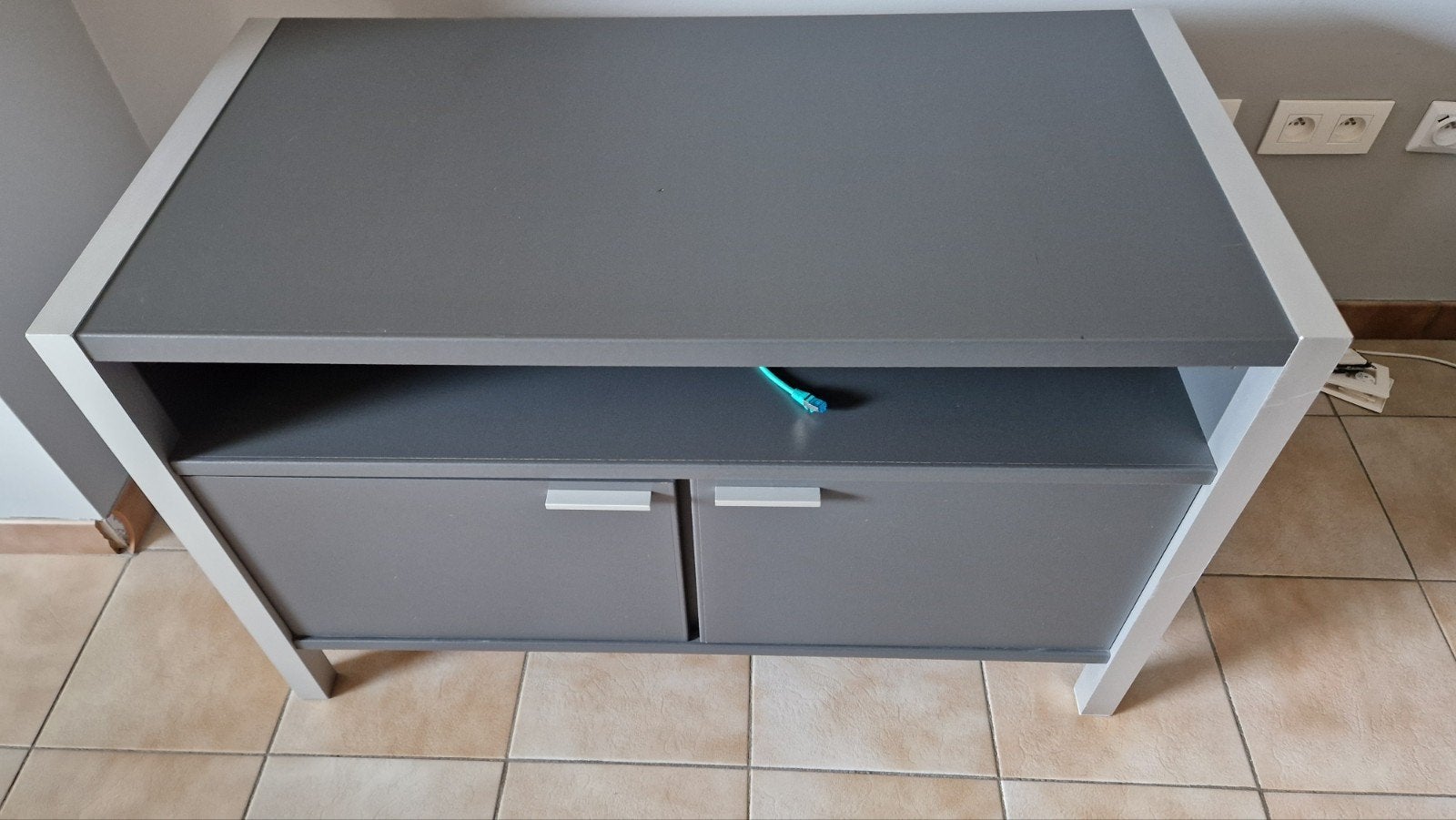 TV meubel, Enlèvement