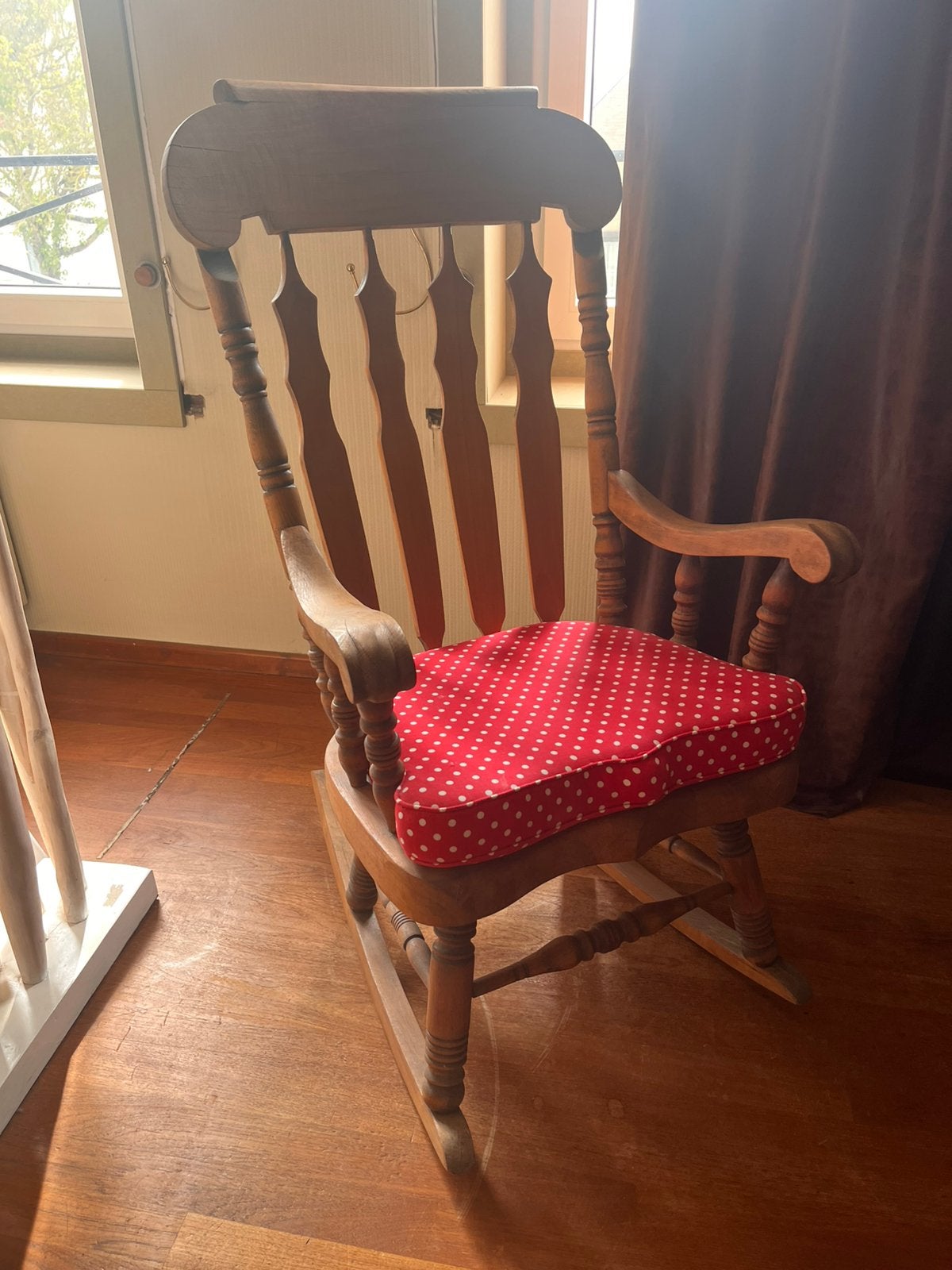 Mooie massief houten schommelstoel, Ophalen