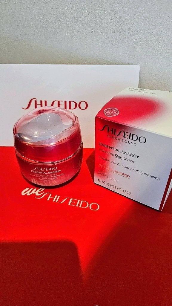 Shiseido Essential Energie Hydrating Day Cream ( NIEUW ), Ophalen of Verzenden, Nieuw, Gehele gezicht, Verzorging
