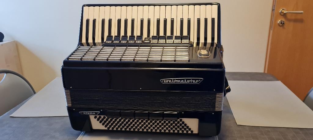 TE KOOP 2 ACCORDEONS, Muziek en Instrumenten, Accordeons, Gebruikt, Toetsaccordeon, 120-bas, Weltmeister, Met koffer, Met riemen