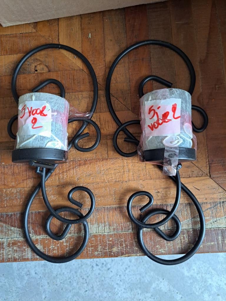 Set van 2 metalen muur kandelaars voor theelichtjes, Zwart, Ophalen of Verzenden, Zo goed als nieuw, Metaal