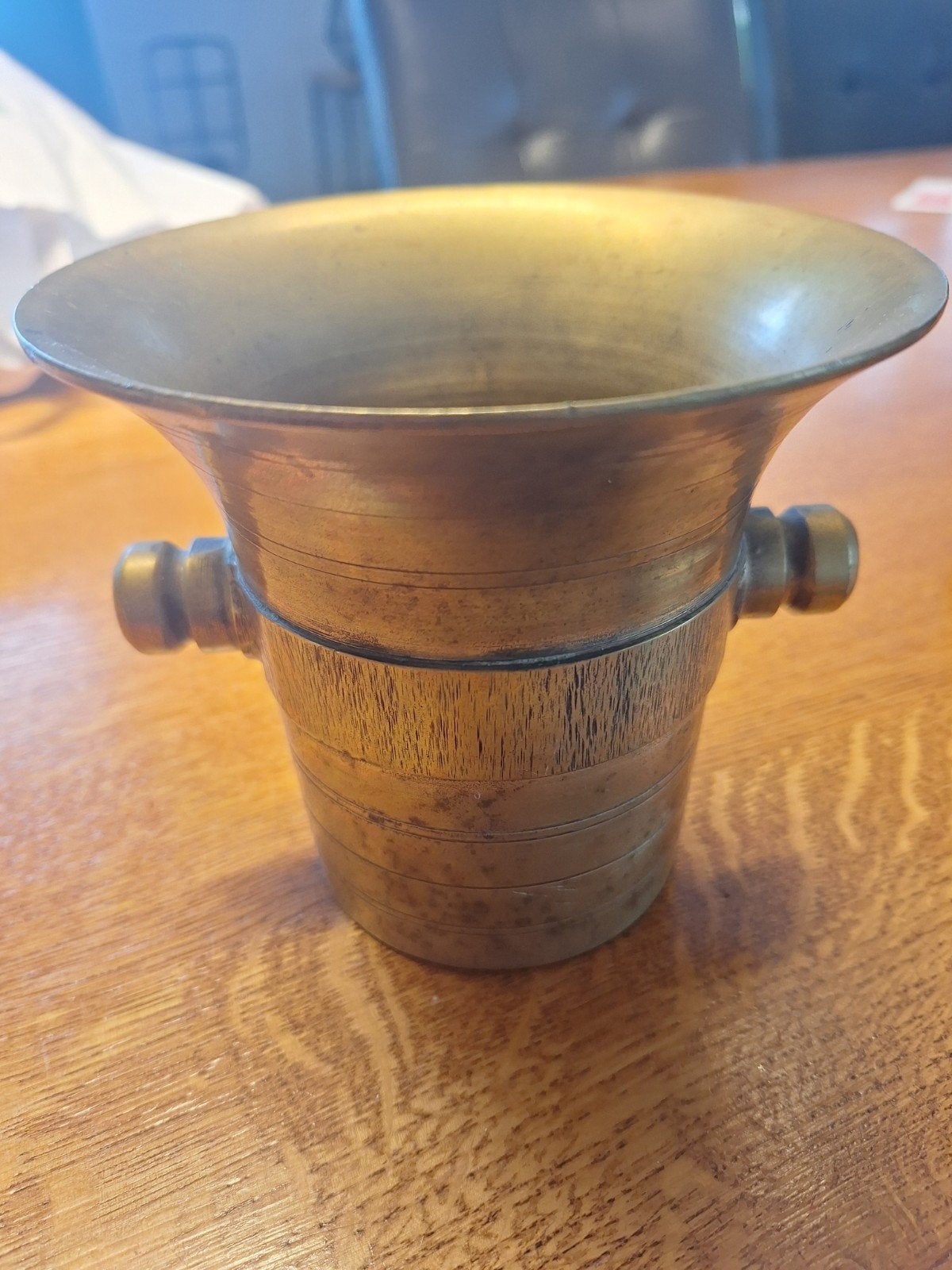 Messing apothekersvijzel met stamper, Ophalen