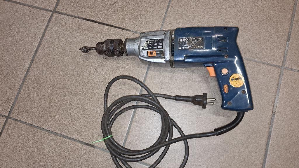 AEG elektrische boormachine, Doe-het-zelf en Bouw, Gereedschap | Boormachines, Ophalen of Verzenden, Gebruikt, Boormachine, Variabele snelheid