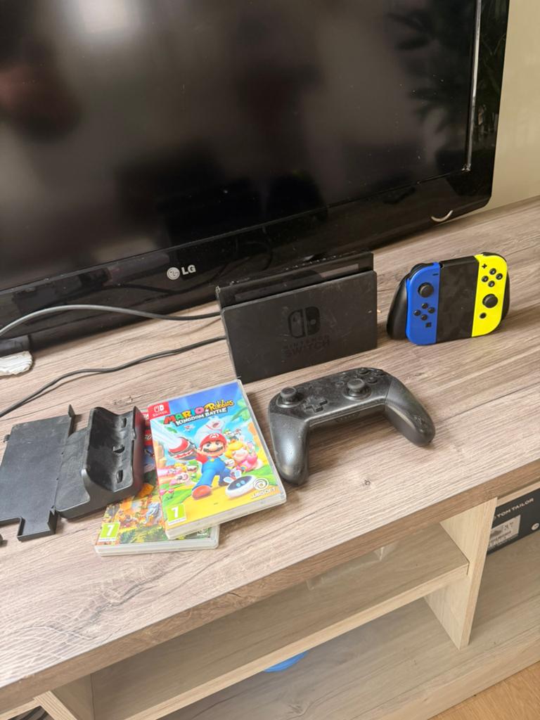 Nintendo switch met 2 spelletjes, Ophalen, Gebruikt