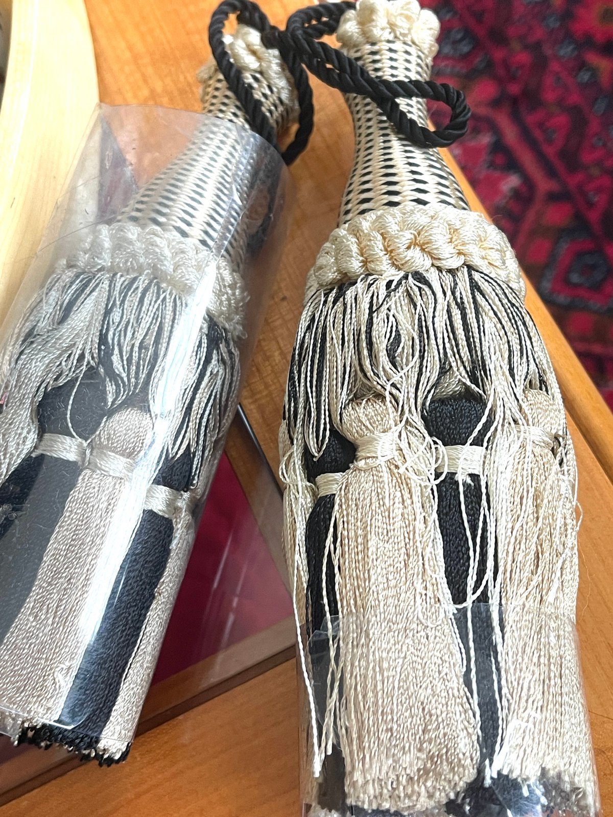 Prachtige 2 zijden sleutelkwastjes, Handtassen en Accessoires, Armbanden, Ophalen, Nieuw, Blauw, Overige materialen