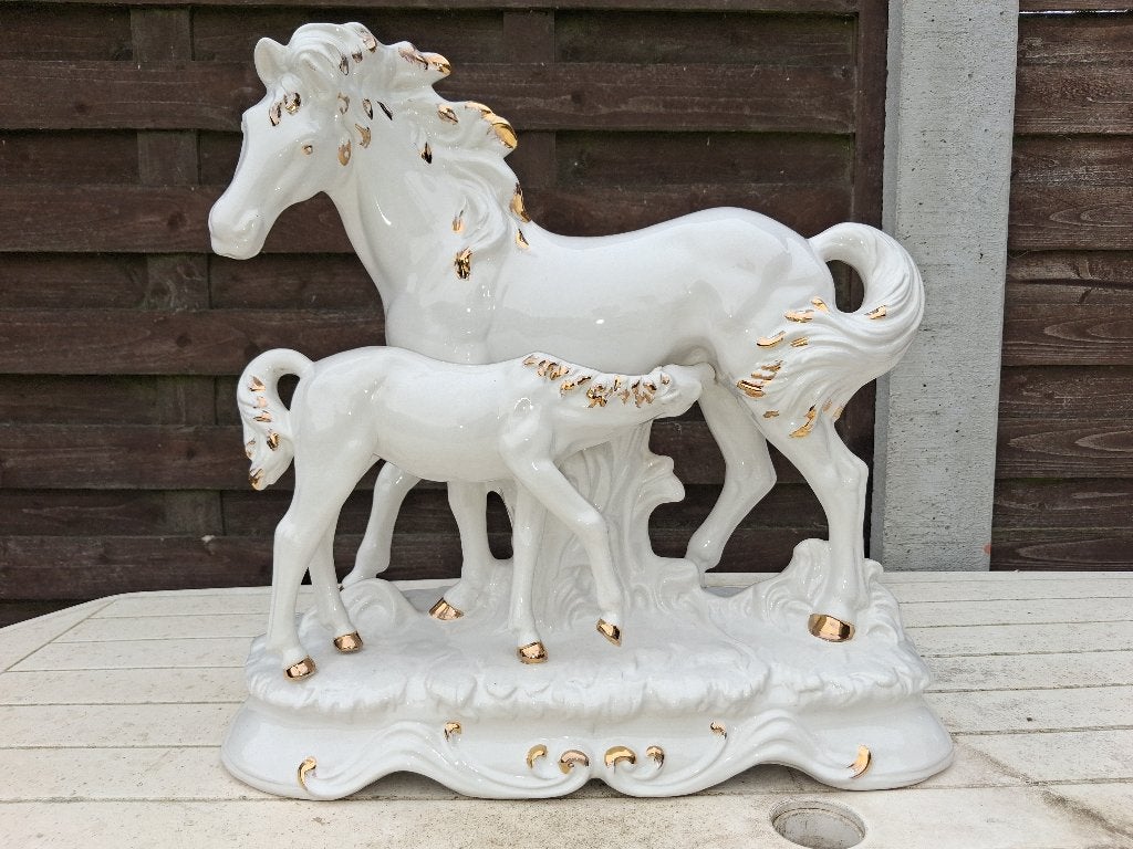 Statue en porcelaine jument et poulain, Antiquités & Art, Enlèvement