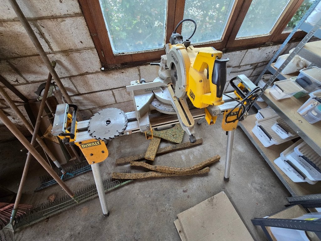 Dewalt afkortzaag op stoel, Ophalen, Gebruikt, DeWalt, Afkortzaag
