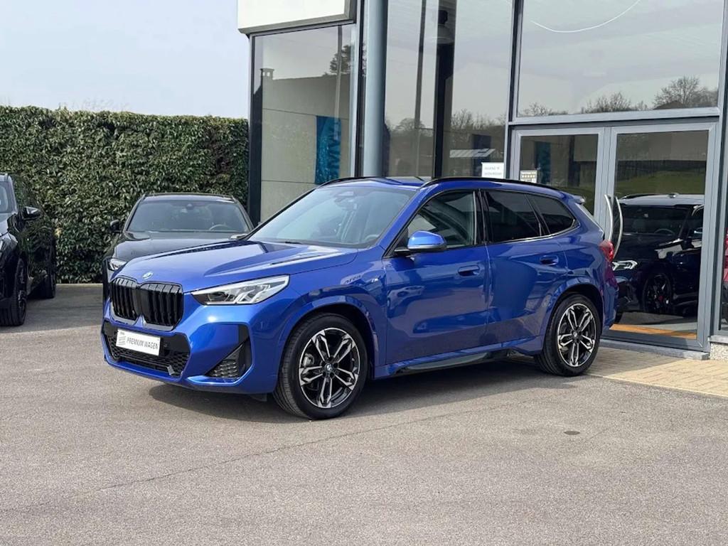 BMW X1 sDrive18i M Sport / PANODAK / TREKHAAK / DODE HOEK, Auto's, Gebruikt, Zwart, Leder, Bedrijf
