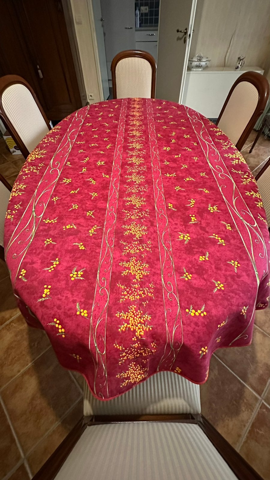 Ovaal tafelkleed 220x160cm, Huis en Inrichting, Tafelkleden, Tafelkleed, Ophalen of Verzenden, Zo goed als nieuw, Ovaal