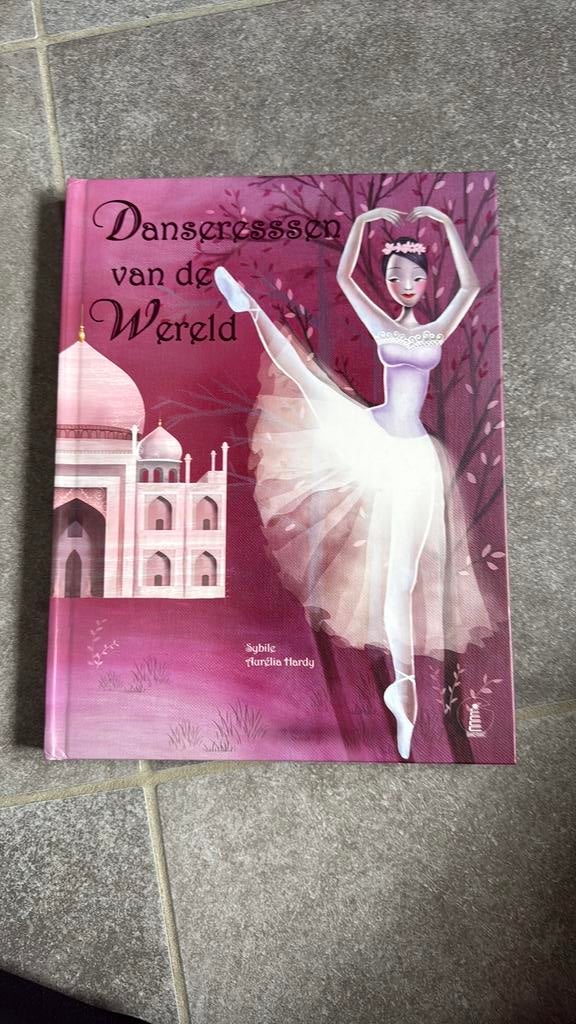 Hardy Aurelia - Danseressen van de wereld, Boeken, Prentenboeken en Plaatjesalbums, Ophalen of Verzenden, Hardy Aurelia