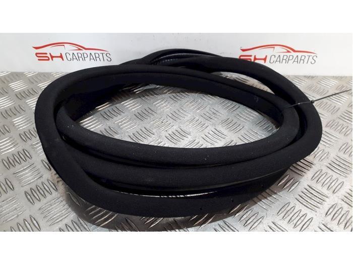 Portierrubber 4Deurs links-voor van een Mercedes C-Klasse, Gebruikt, -, Ophalen of Verzenden, -