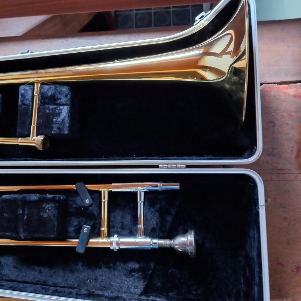 BACH trombone, Muziek en Instrumenten, Blaasinstrumenten | Trombones, Ophalen, Zo goed als nieuw, Tenor, Met koffer