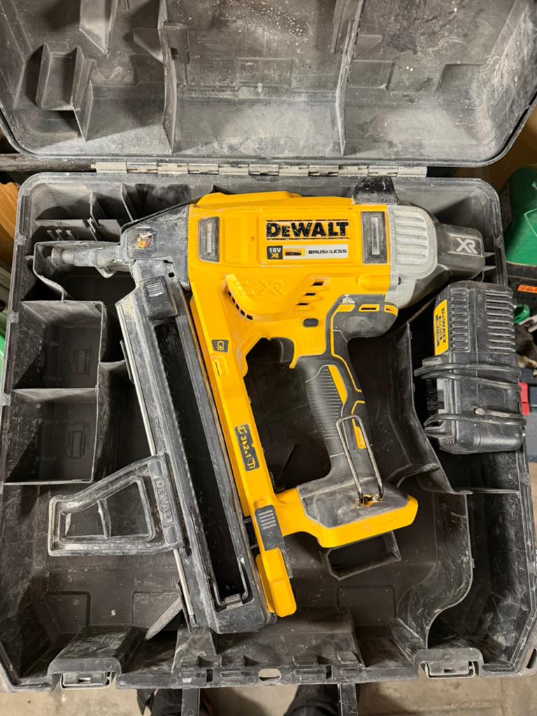 Dewalt DCN890, Ophalen, Zo goed als nieuw