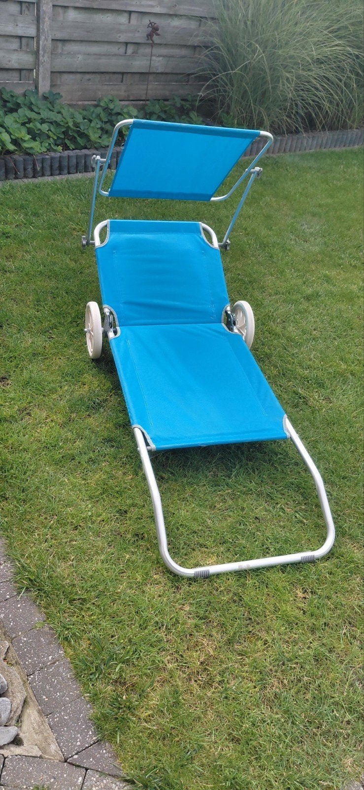 Strandkar en lig / zitstoel ev voor festivalgangers ., Ophalen