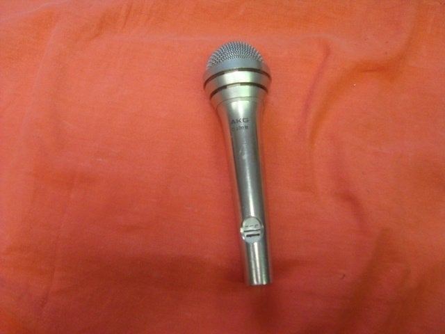 Gebruikt: AKG D320B microfoon 20260408, Muziek en Instrumenten, Microfoons, Ophalen of Verzenden, Nieuw, Zangmicrofoon