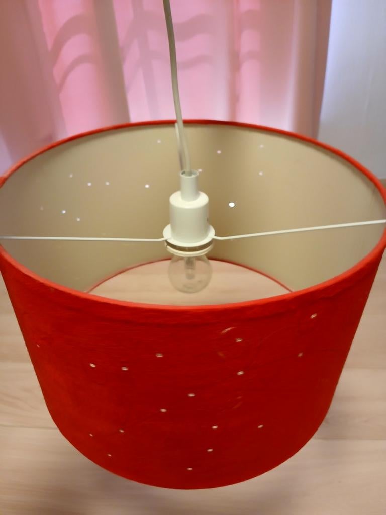 Rode lampenkap, Ophalen, Rood