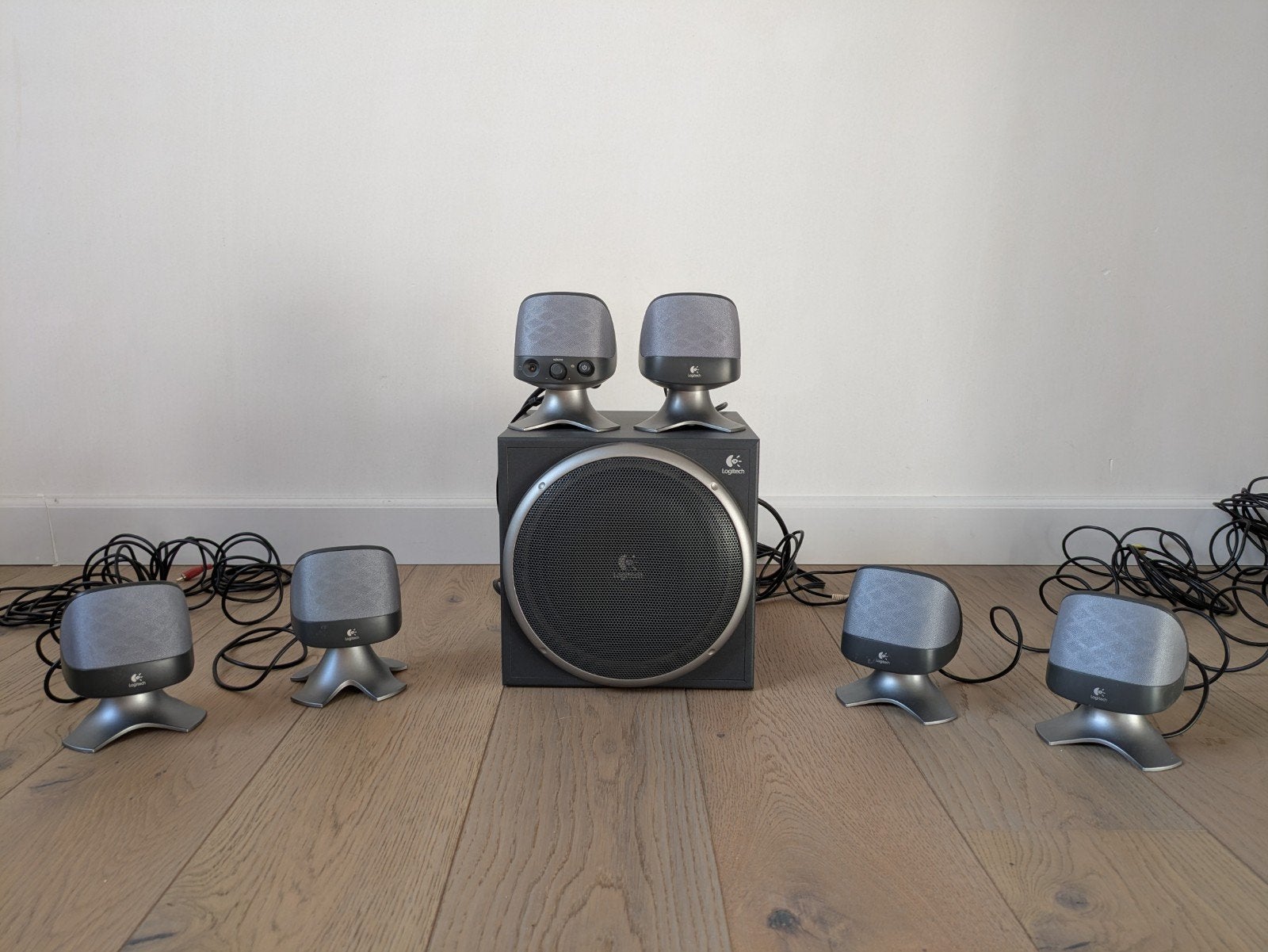 Haut-parleurs ambiophoniques Logitech X-620 6.1, Enlèvement