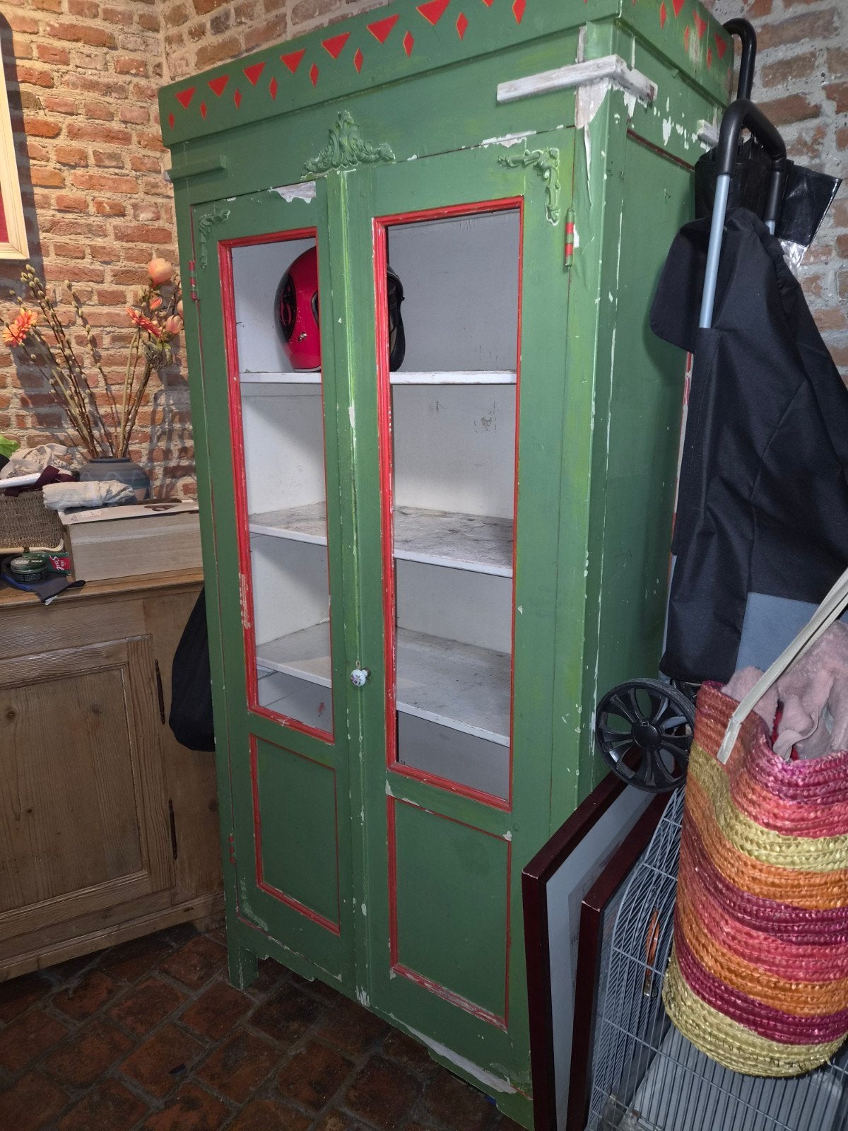 oude kast in hout te restaureren, Ophalen