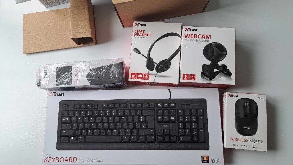 kit de travail à domicile dans une boîte ouverte, lot de 5, Enlèvement ou Envoi, Ensemble clavier et souris, Azerty, Comme neuf