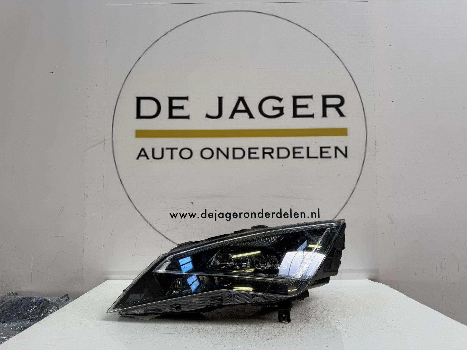 SEAT LEON 5F FACELIFT LED KOPLAMP LINKS COMPLEET 5F1941007E, Gebruikt, Autovia A-2, Km 585 585
08760  Martorell, ES, SEAT S.A.